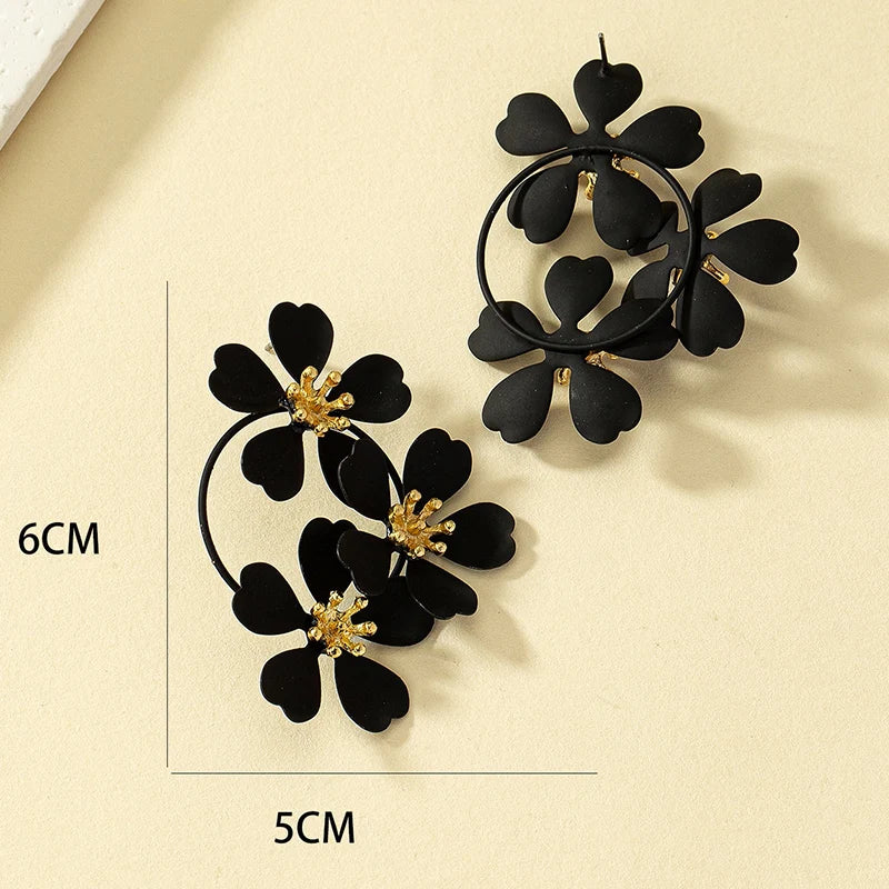 2 Paare Elegante Große Kamelie Blumen Ohrstecker Weiß Schwarz Farbe Kupfer Ohrringe Klassisches Design Hochzeit Schmuck Mädchen Geschenk
