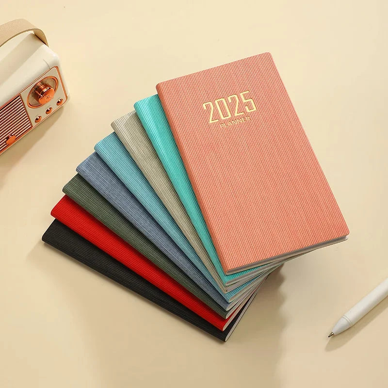 A6 2025 Tages- und Wochenplaner mit PU-Lederbezug, 365-Tage-Zeitplan, Notizbuch, tragbare Agenda, Schulbüro, Kalender-Organizer