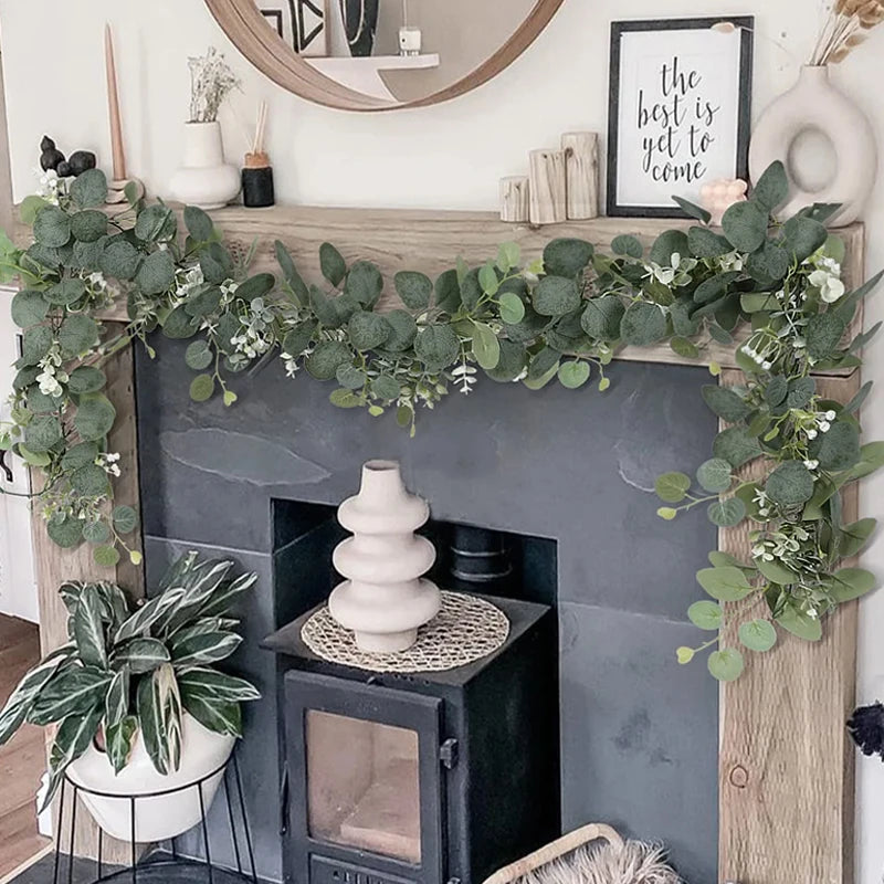 Künstliche Eukalyptusblätter Girlande, Grüne Ranken, Kunstpflanze mit weißen Blumen und Beeren, für Hochzeits-, Heim- und Partydekoration