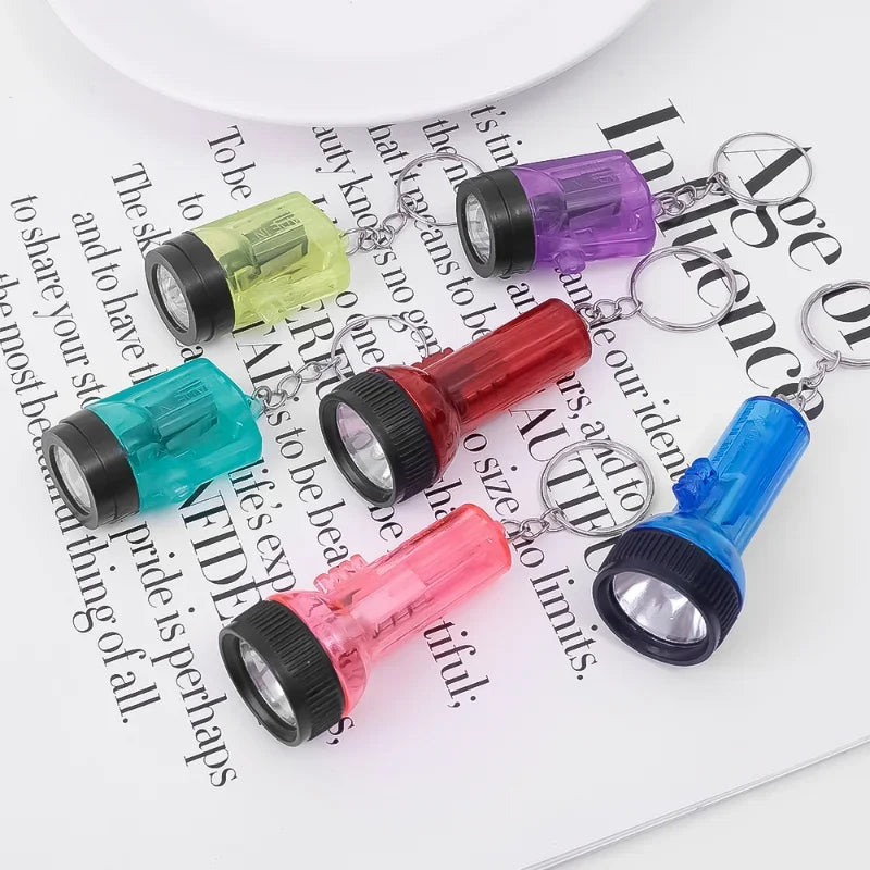 1/5pcs Mini Schlüsselanhänger Taschenlampe Bunte Batteriebetriebene Taschenlampen Schlüsselanhänger Anhänger LED Leuchtende Schlüsselanhänger Licht für Outdoor Camp