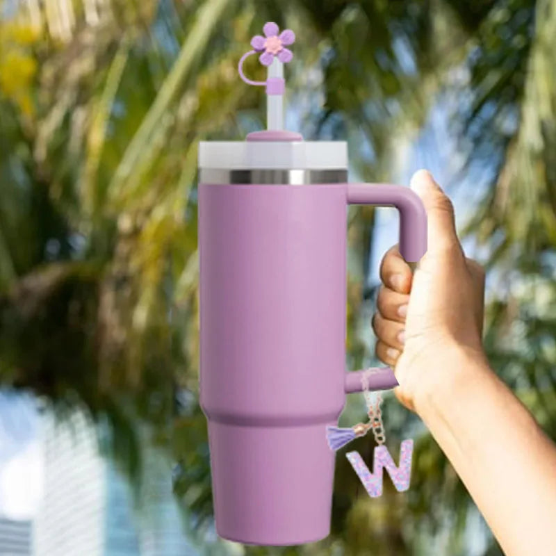 3-teiliges Zubehör-Set für Stanley Cup Tumber einschließlich Stroh-Topper-Abdeckung, Initialen-Buchstaben-Charm-Kette, um Ihre Tasse einzigartig zu halten