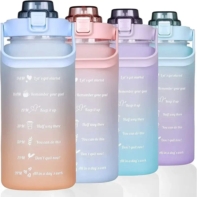 2L Kunststoff-Wasserflasche mit großem Fassungsvermögen, Zeitskala, Etikett, Aufkleber, Raumbecher, Federkappe, bemalter Wasserbecher mit Farbverlauf