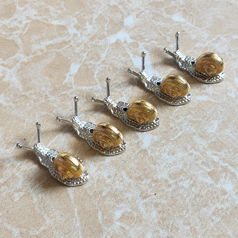 Y 5pcs Metall Weihrauchhalter Mini Schnecke Kürbis Weihrauch Basis Brass Handwerk Home Dekoration Sandelholz Weihrauch Brenner Großhandel Großhandelsdekoration