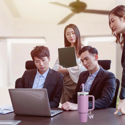 3-teiliges Zubehör-Set für Stanley Cup Tumber einschließlich Stroh-Topper-Abdeckung, Initialen-Buchstaben-Charm-Kette, um Ihre Tasse einzigartig zu halten