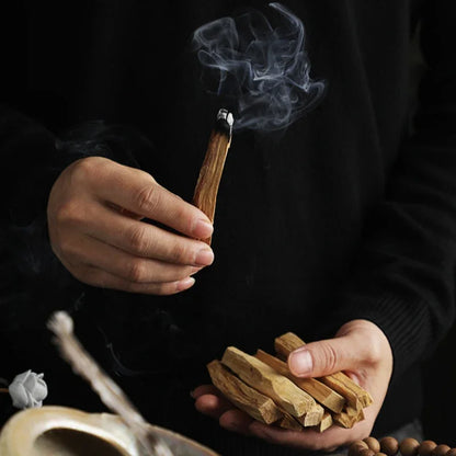 Palo Santo Natürliche Räucherstäbchen Hoher Ölgeruch alter Materialien für eine lang anhaltende Anwendung der Yoga Buddha Aromatherapie-Szene