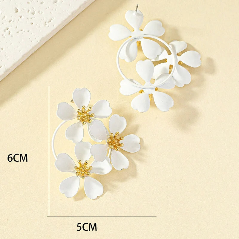 2 Paare Elegante Große Kamelie Blumen Ohrstecker Weiß Schwarz Farbe Kupfer Ohrringe Klassisches Design Hochzeit Schmuck Mädchen Geschenk