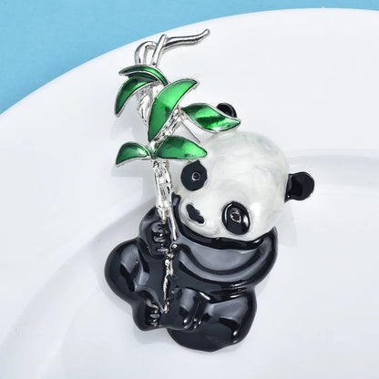 Wuli & Baby – Große, niedliche Panda-Broschen für Frauen, unisex, Emaille, essendes Bambus-Tier, Party-, Büro-Broschen, Geschenke