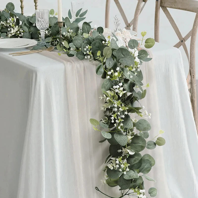 Künstliche Eukalyptusblätter Girlande, Grüne Ranken, Kunstpflanze mit weißen Blumen und Beeren, für Hochzeits-, Heim- und Partydekoration