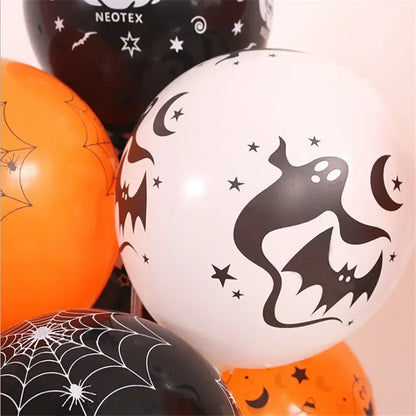 Gruselige Halloween-Luftballons: Spielzeug für Kinder, Kürbis-, Skelett- und Geisterdesigns, Partydekoration für Bar, schwarze und orange Latexballons für Halloween.