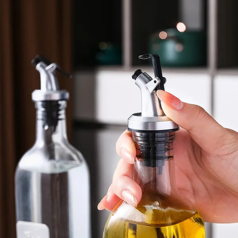 Neue Olivenöl Spender Sprayer Likör Öl Flasche Stopper Schloss Wein Ausgießer Flip-Lock Stecker Dichtung Leck-beweis Düse küche Werkzeuge