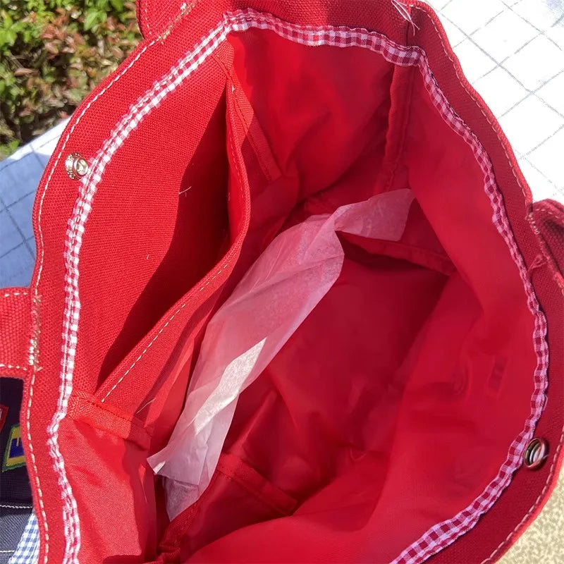 Handtasche – Karierter Bär aus Cartoon-Stickerei, leichte Canvas-Tasche mit großer Kapazität 342121 cm, Bento-Tasche