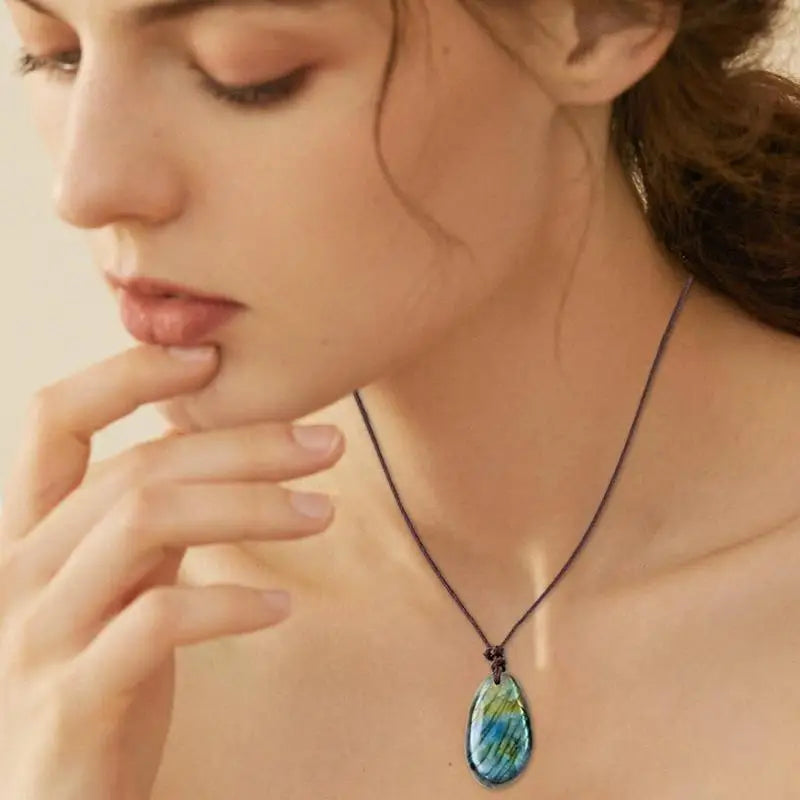 Natürlicher Kristall Labradorit Stein Edelstein Anhänger Mondstein Sonnenstein Anhänger Wahrsagerei Spirituelle Meditation Schmuck Halskette