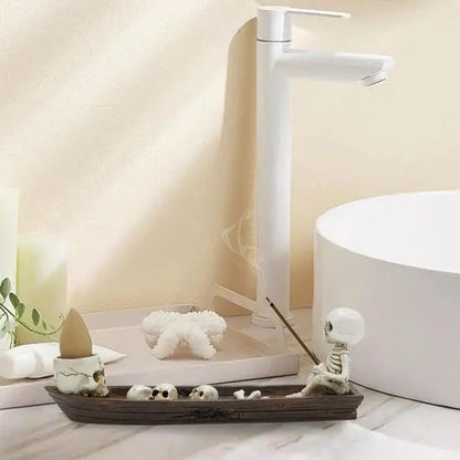 Totenkopf-Räucherstäbchenhalter, Kunstharz-Räuchergefäß, Bastelskelett, Fischerboot, Dekoration für Yoga-Studios, Arbeitszimmer und Wohnzimmer-Ornament